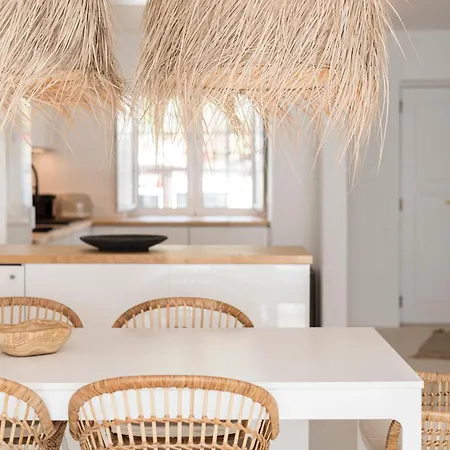 Modern Retreat: 3 Bedroom In The Old Village Quarteira