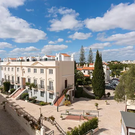 Modern Retreat: 3 Bedroom In The Old Village Parco vacanze Quarteira